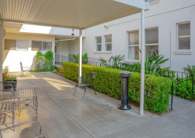 Shaded outdoor seating area at the Woodland Nursing and Rehab facility