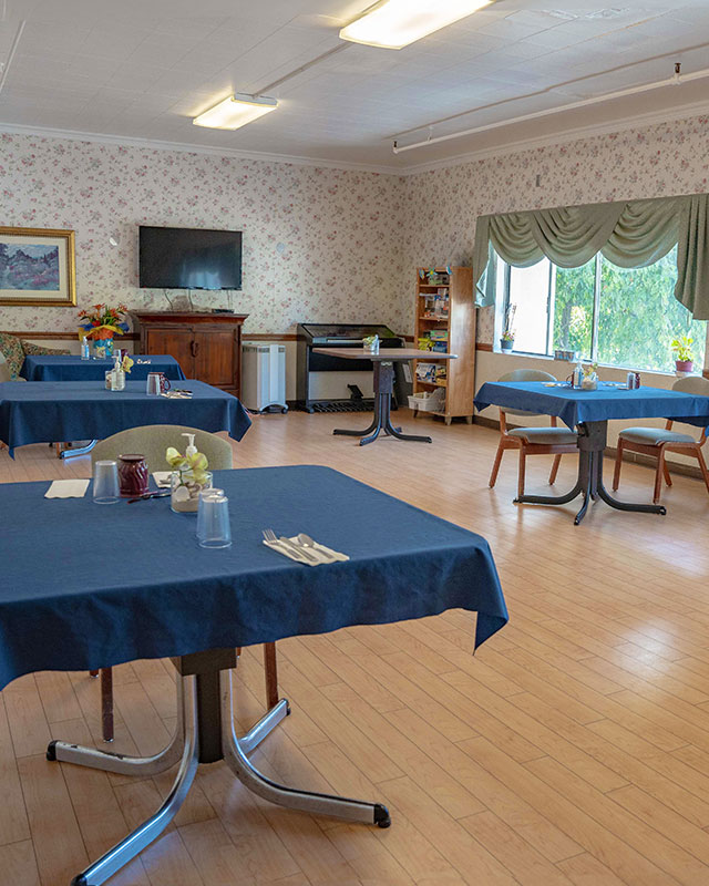 Dining room at the University Post Acute Rehab facility